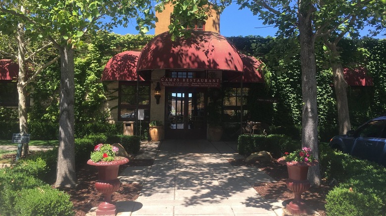 The tree-lined entrance to Camps Restaurant at Greenhorn Creek, Angels Camp, California