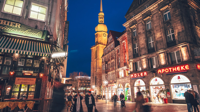 St. Reinold's Church at night.