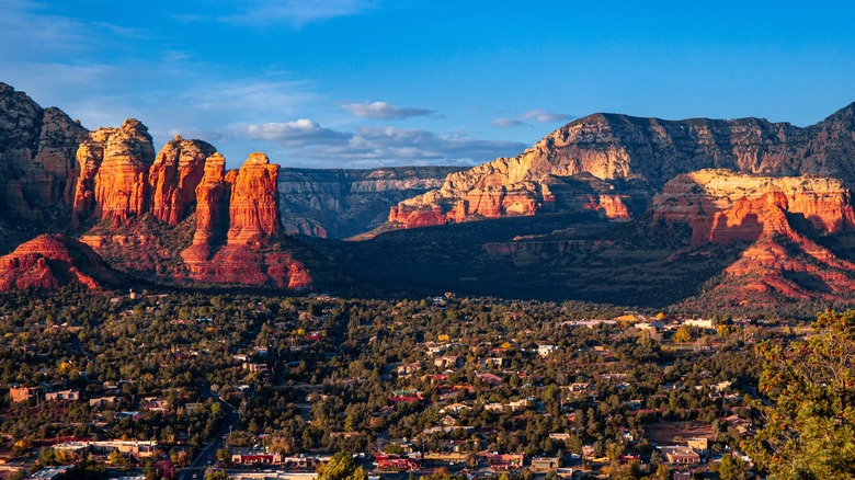 Red rocks surrounding Sedona, viewed from the Airport Mesa.
