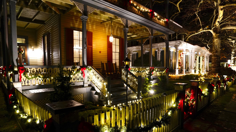 Victorian homes in Cape May decorated for Christmas