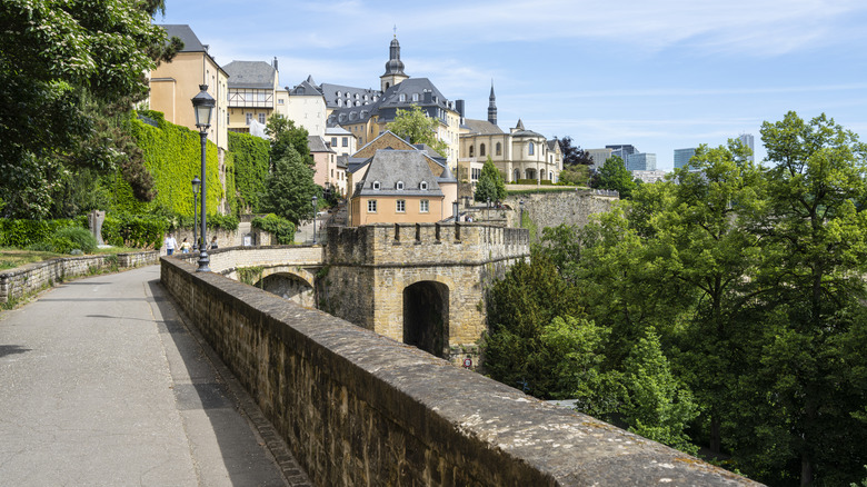 Path on the Chemin De La Corniche
