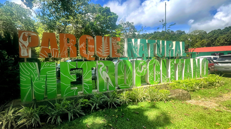 sign that reads Panama Metropolitan Natural Park in spanish