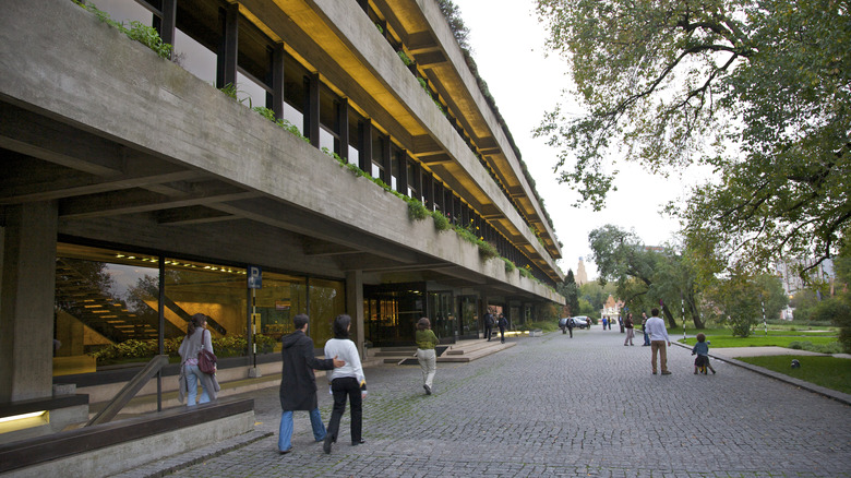 People walk outside the Calouste Gulbenkian Museum