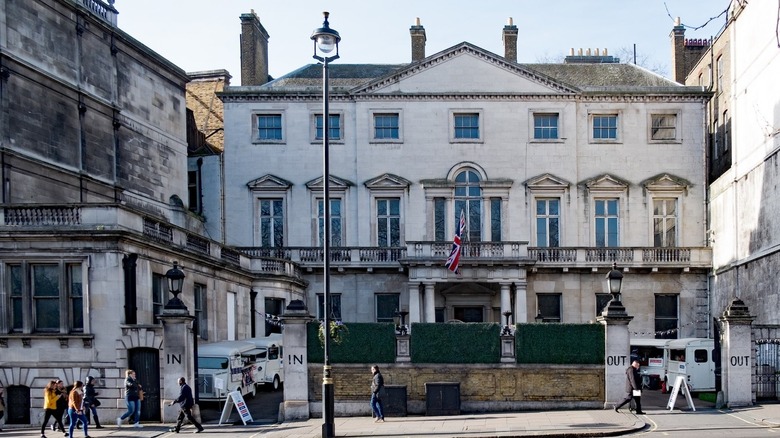 The facade of Cambridge House, Piccadilly, London, in 2010