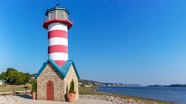 Red and white striped lighthouse stands along the Mississippi River in Grafton, Illinois