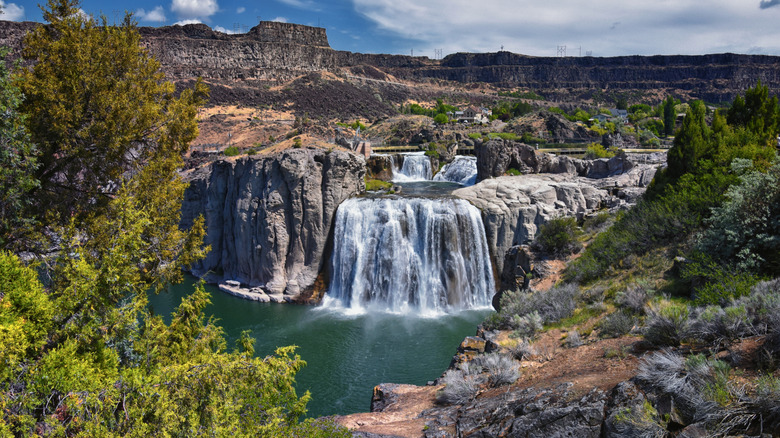 Shoshone Falls in Twin Falls, Idaho, surrounded by cliffs