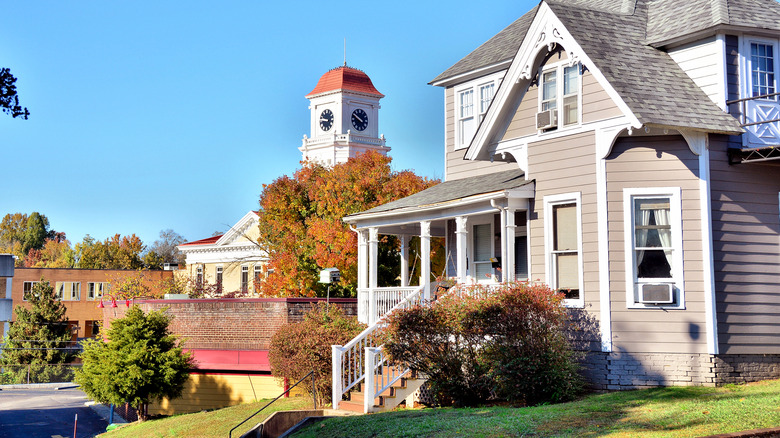 A historic house and the Blount County Courthouse in Maryville, Tennessee