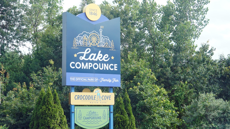 A sign marking the entrance to Lake Compounce