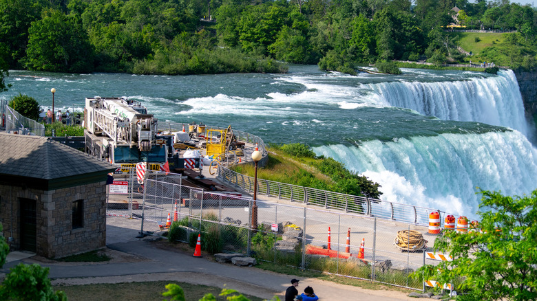 Construction Of The Crow's Nest At Niagara Falls