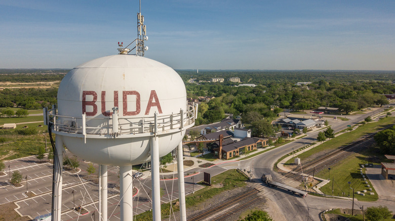 A water tower with the name Buda written on it