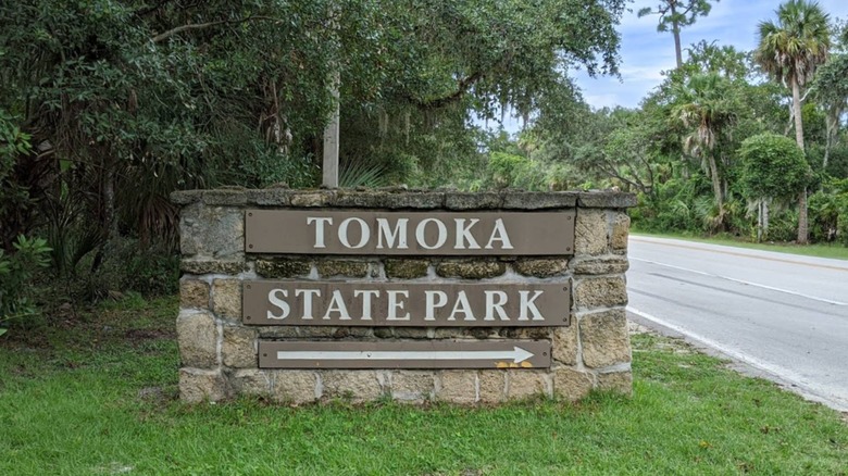 A sign for Tomoka State Park