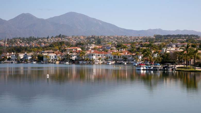 The view of Mission Viejo from Mission Viejo Lake, with mountains in the background