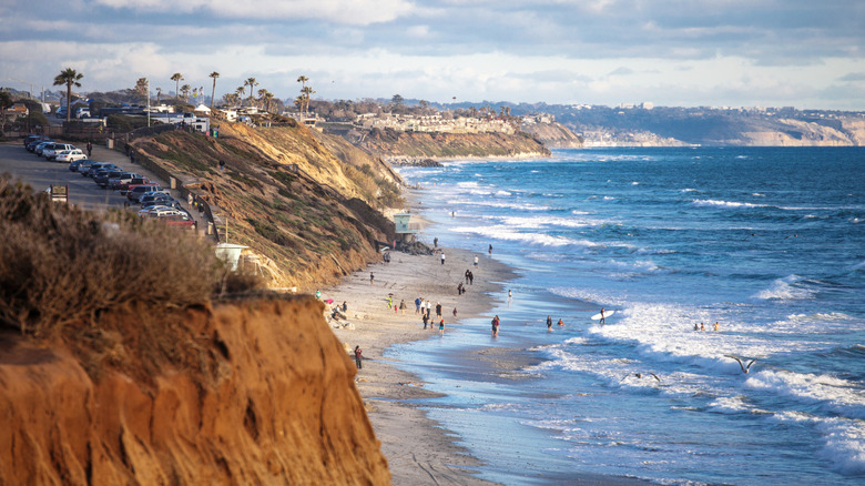 The coastline in Encinitas with beachgoers walking along the shore
