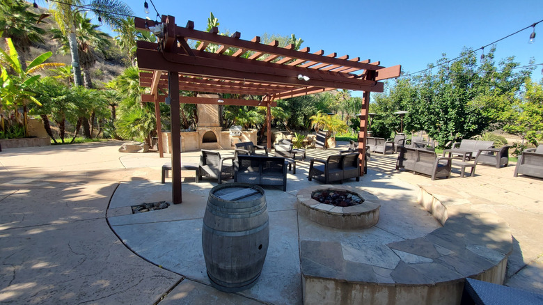 Outdoor seating at Sunshine Mountain Vineyards in San Marcos, California