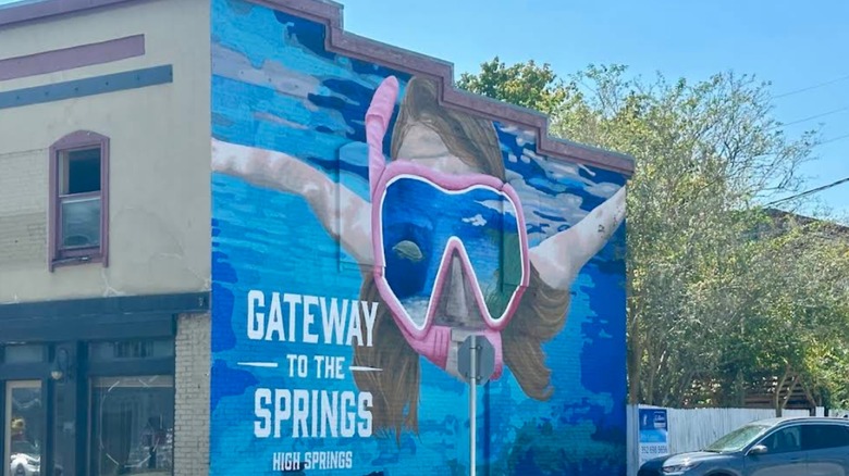A mural in High Springs saying "Gateway to the Springs"