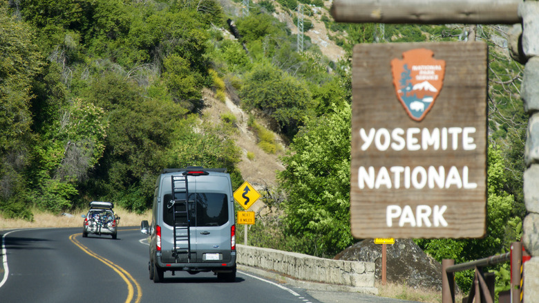 The entrance to Yosemite National Park