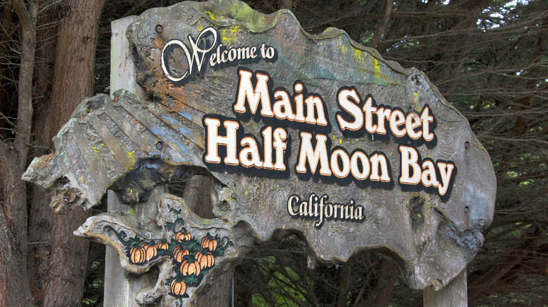A welcome sign on Main Street, Half Moon Bay, California