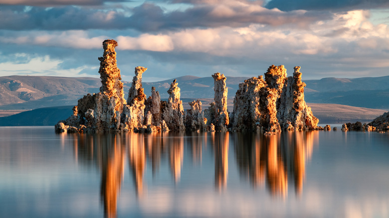 Tufa formations at Mono Lake in California