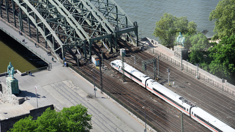 A train on the Hohenzollern Bridge as seen from the KölnTriangle building
