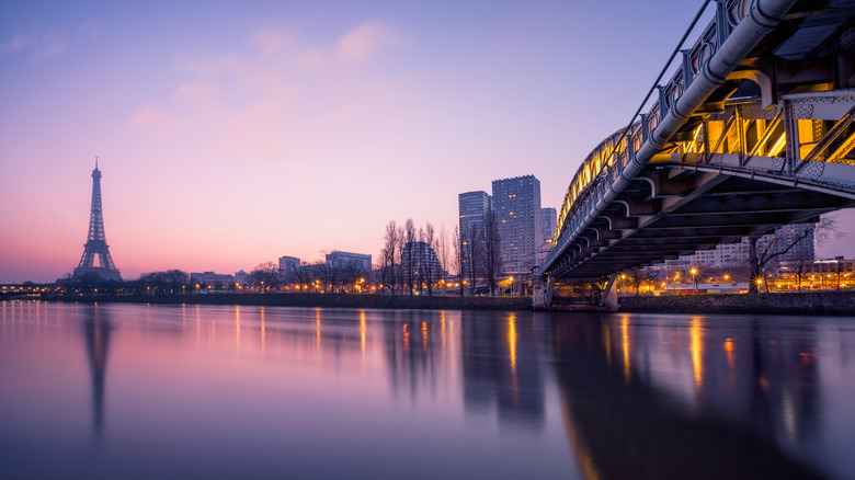 Cityscape of Paris with the Eiffel tower during the Blue hour before sunrise. The Rouelle bridge is on the right.