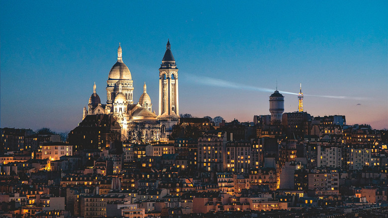 Sacré-Cœur illuminated at dusk in Paris