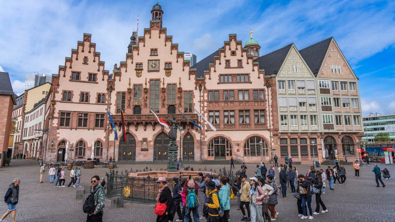 Half-timber buildings surrounding Romerberg