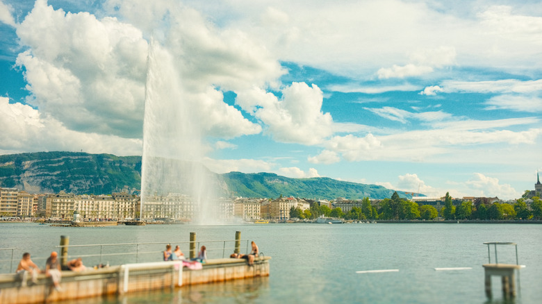 The Jet d'Eau fountain in Lake Geneva on a sunny afternoon
