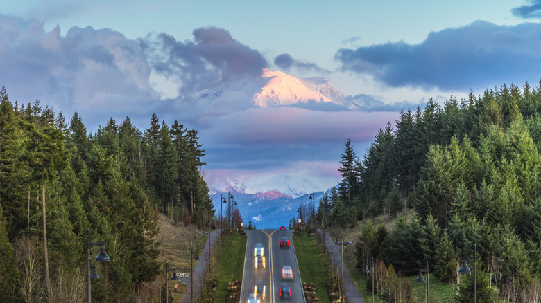 Traffic to and from Mt. Rainier