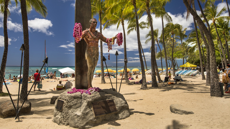 The iconic statue of Duke Kahanamoku at Waikiki