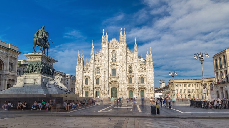The elaborate facade of the Duomo di Milano