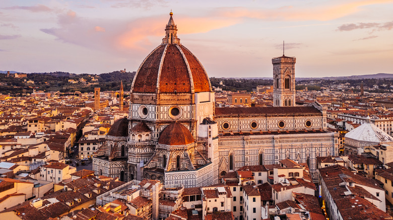 The cathedral and famous dome of central Florence, Italy