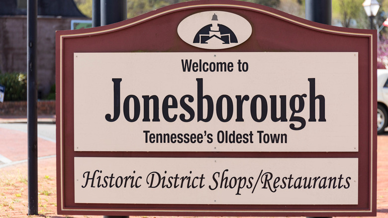welcome sign to Jonesborough, Tennessee