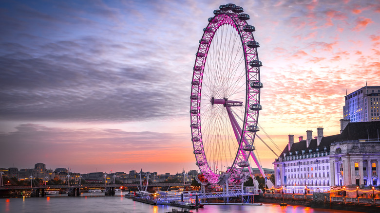 The London Eye lit up at night