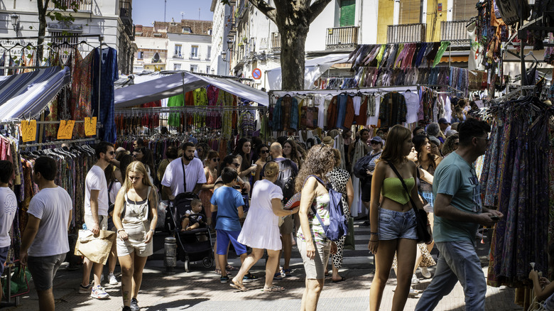 shoppers passing rows of vendors at El Rastro