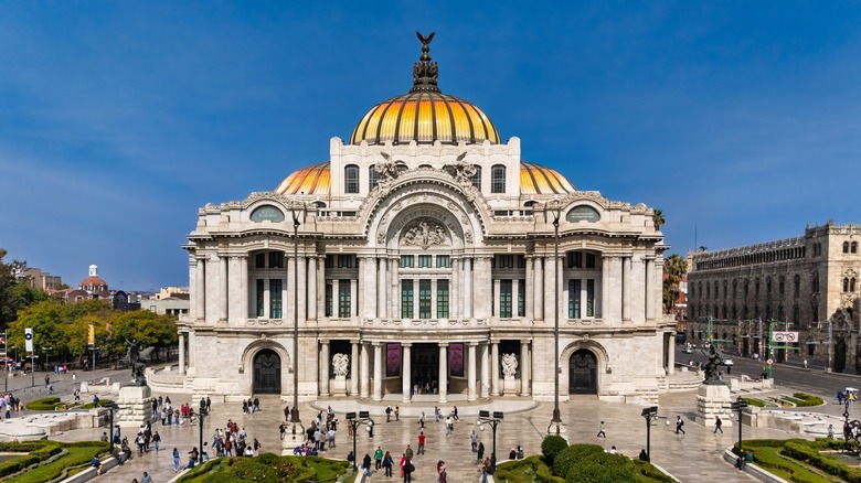 The facade of Palacio de Bellas Artes in Mexico City