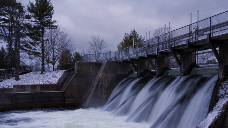 Hamlin Dam during the winter