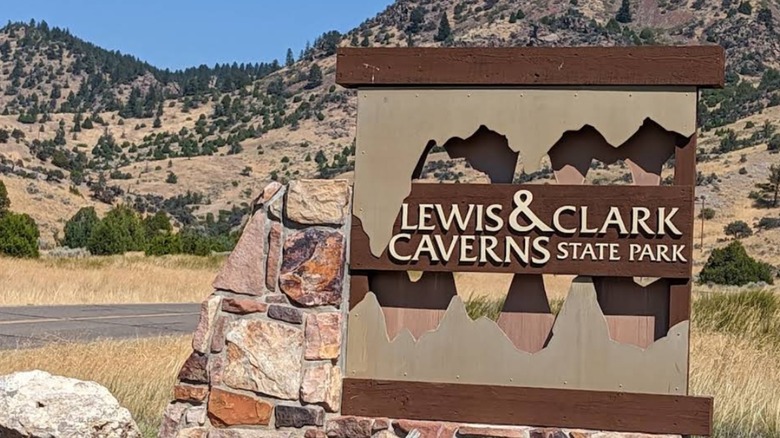 Outdoor entry sign for Lewis and Clark Caverns State Park