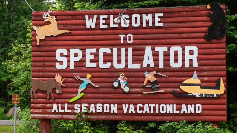 a welcome to Speculator sign close to road