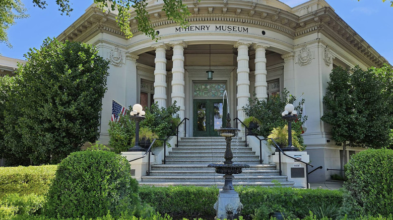 The outside of the McHenry Museum in Modesto, California