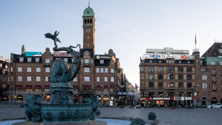 The Dragon Fountain in Rådhuspladsen with brown buildings in the background