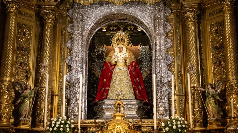 The weeping Virgin Mary statue in Basílica de Santa María de la Esperanza Macarena
