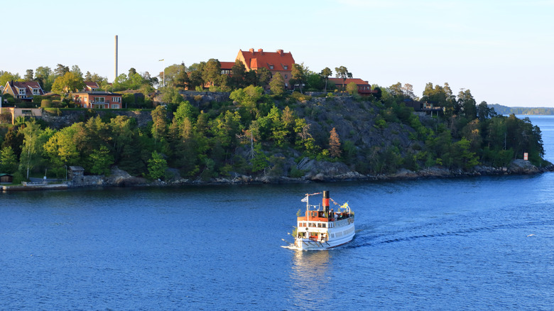 A boat cruise heading around the Stockholm archipelago