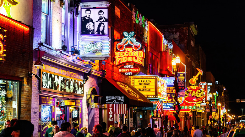 Honky tonkl bars on Beale Street in Nashville
