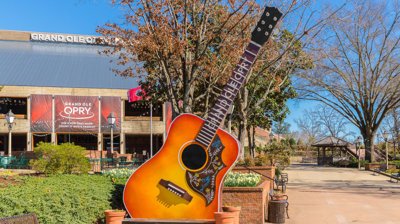 Guitar statyue outside the Grand Ole Opry