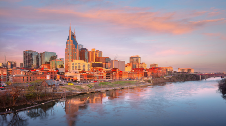 Skyline of Nashville, Tennessee, at sunset
