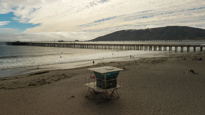 A lifeguard tower near a pier on Avila Beach in California