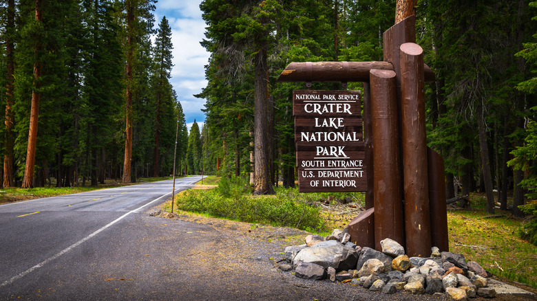 A welcome sign to Crater Lake National Park