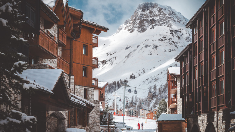 Snowy chalets and a mountain backdrop in Val d'Isère