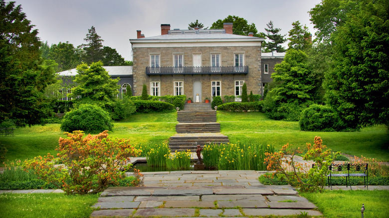The exterior of the Bartow-Pell Mansion Museum at Pelham Bay Park, with a bright green lawn