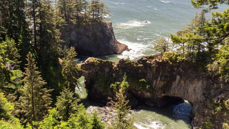 Natural bridges in Samuel H. Boardman State Scenic Corridor in southern Oregon